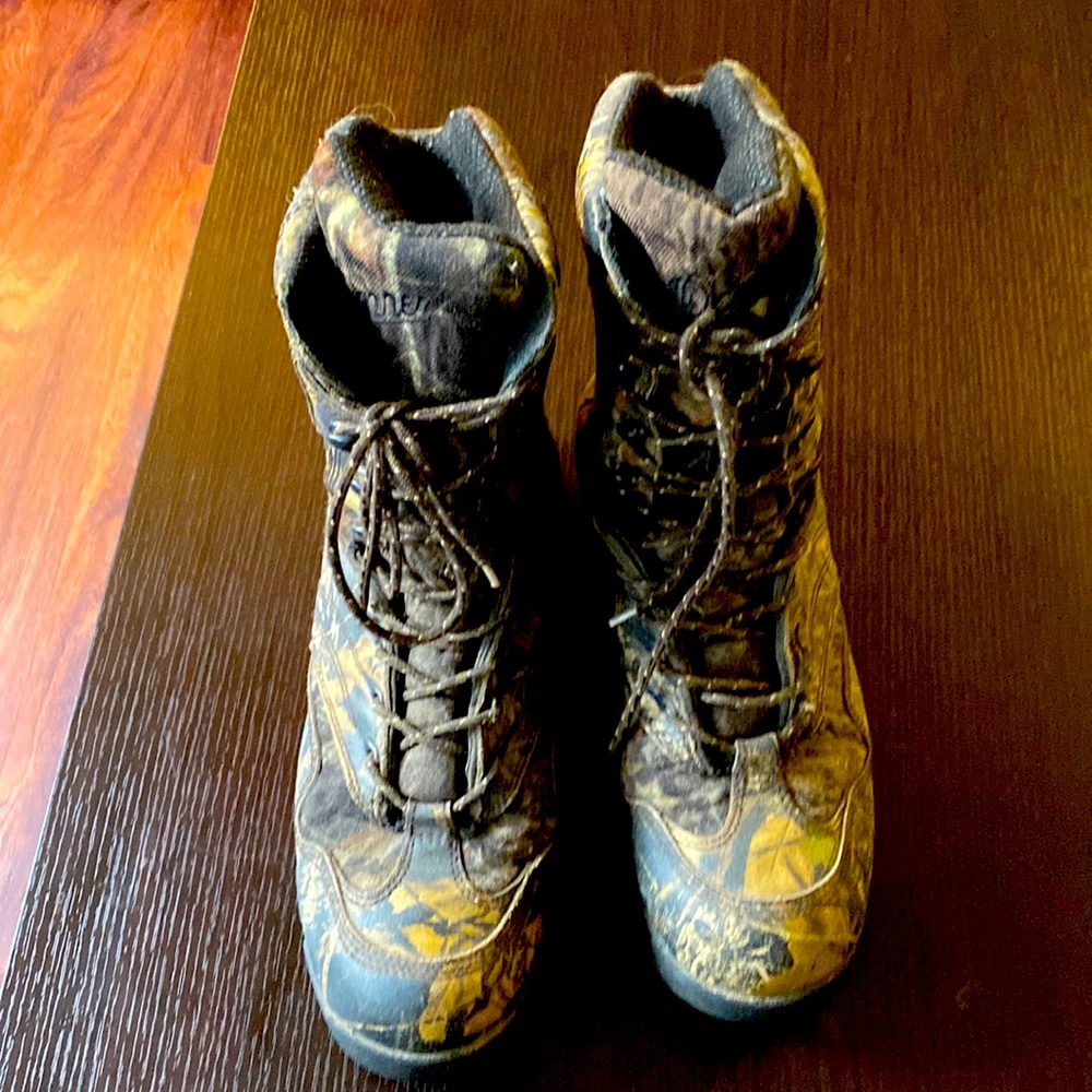 Danner Kesstrel goretex hunting boot size 12D in Mossy Oak breakup Camo.